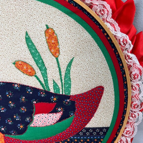 Handmade Duck Embroidered & Appliqué Wall Hanging Red Ruffle Lace Trim 16" Dia - Picture 5 of 8